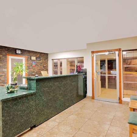 Travelodge By Wyndham אוזונה מראה חיצוני תמונה