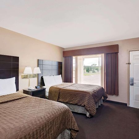 Travelodge By Wyndham אוזונה מראה חיצוני תמונה