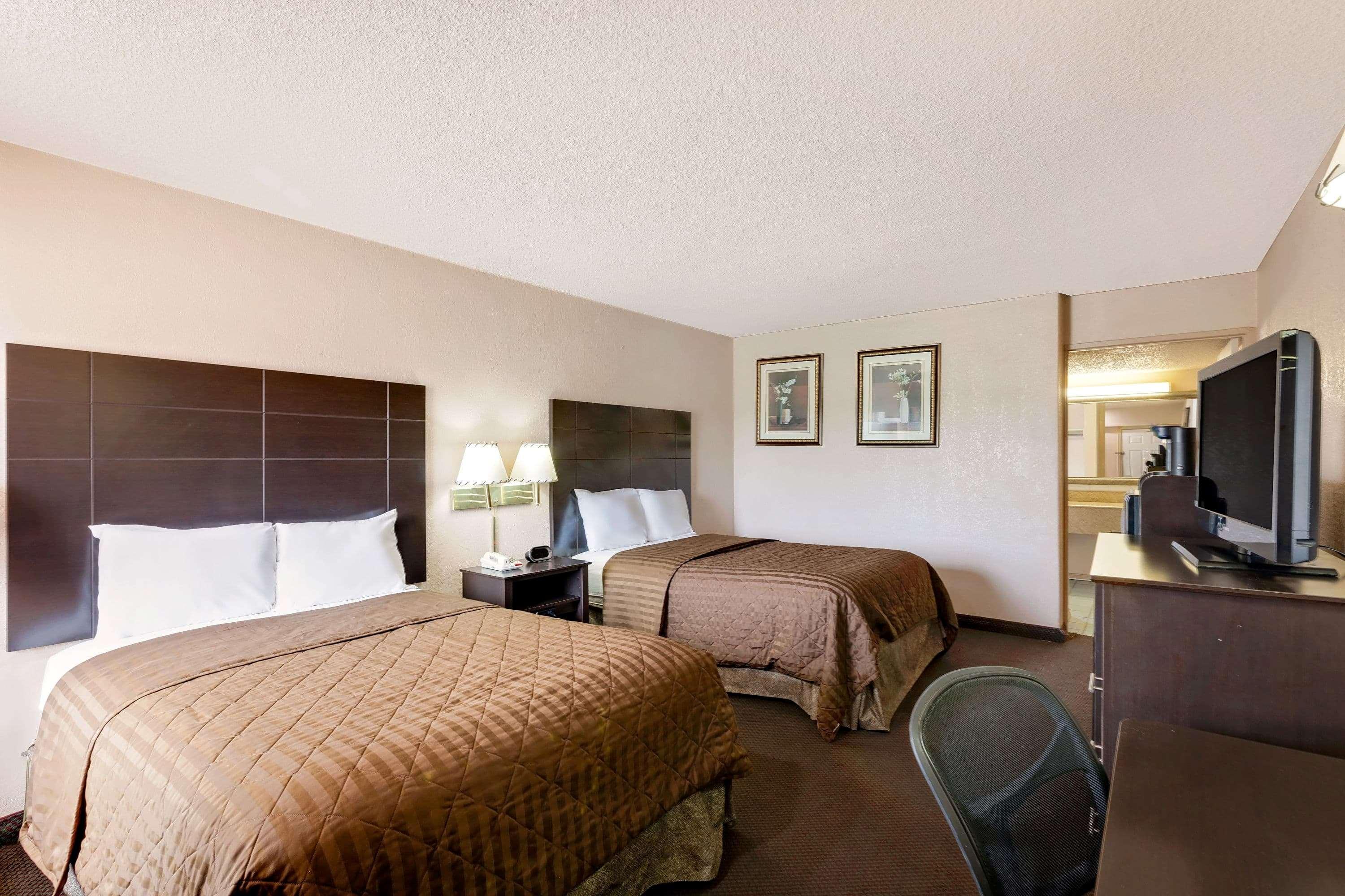 Travelodge By Wyndham אוזונה מראה חיצוני תמונה