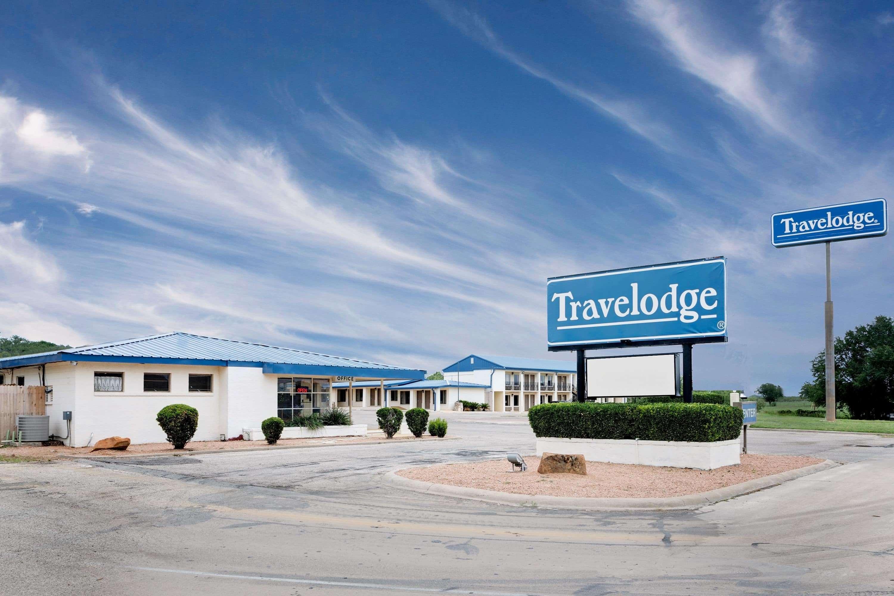 Travelodge By Wyndham אוזונה מראה חיצוני תמונה