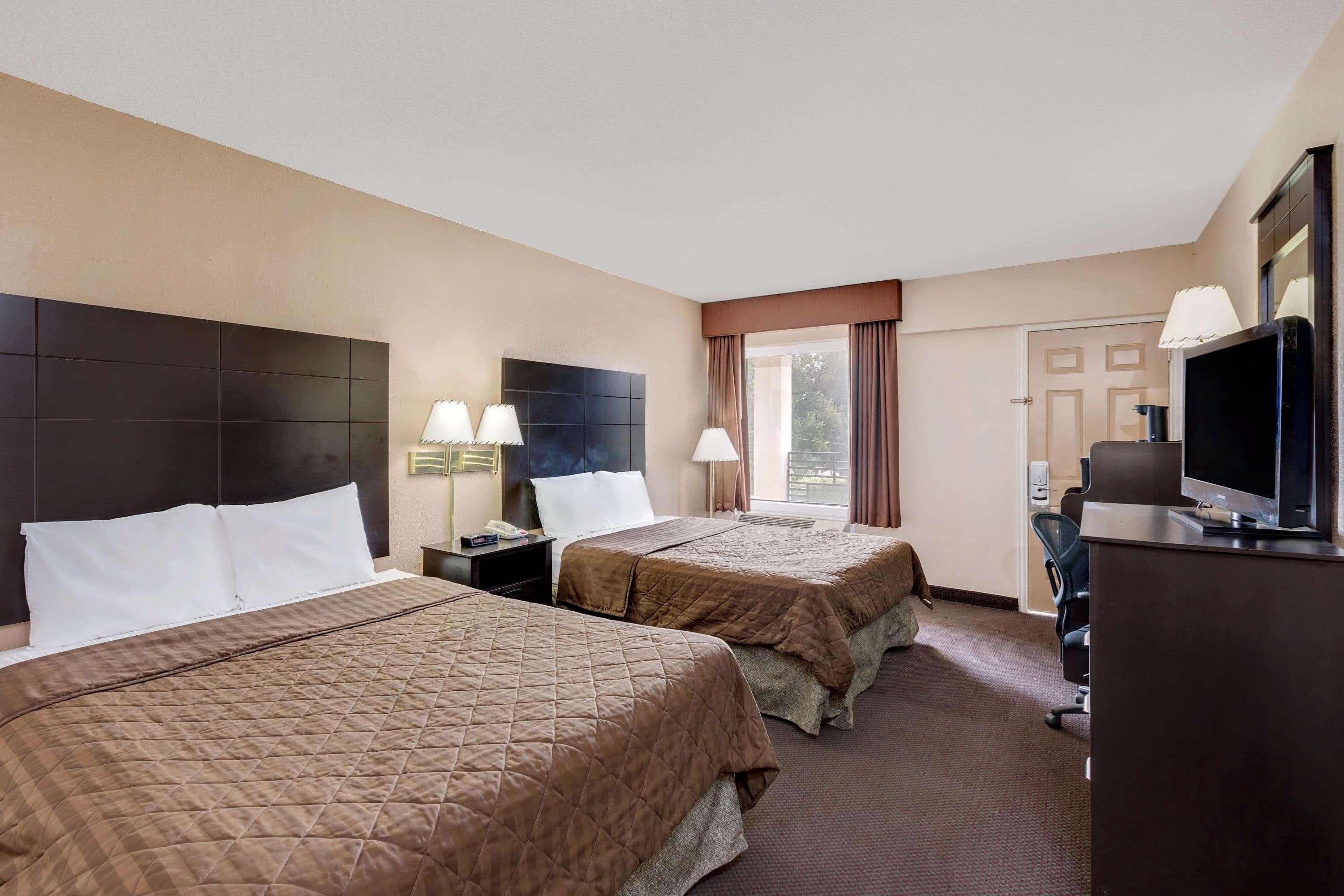 Travelodge By Wyndham אוזונה מראה חיצוני תמונה