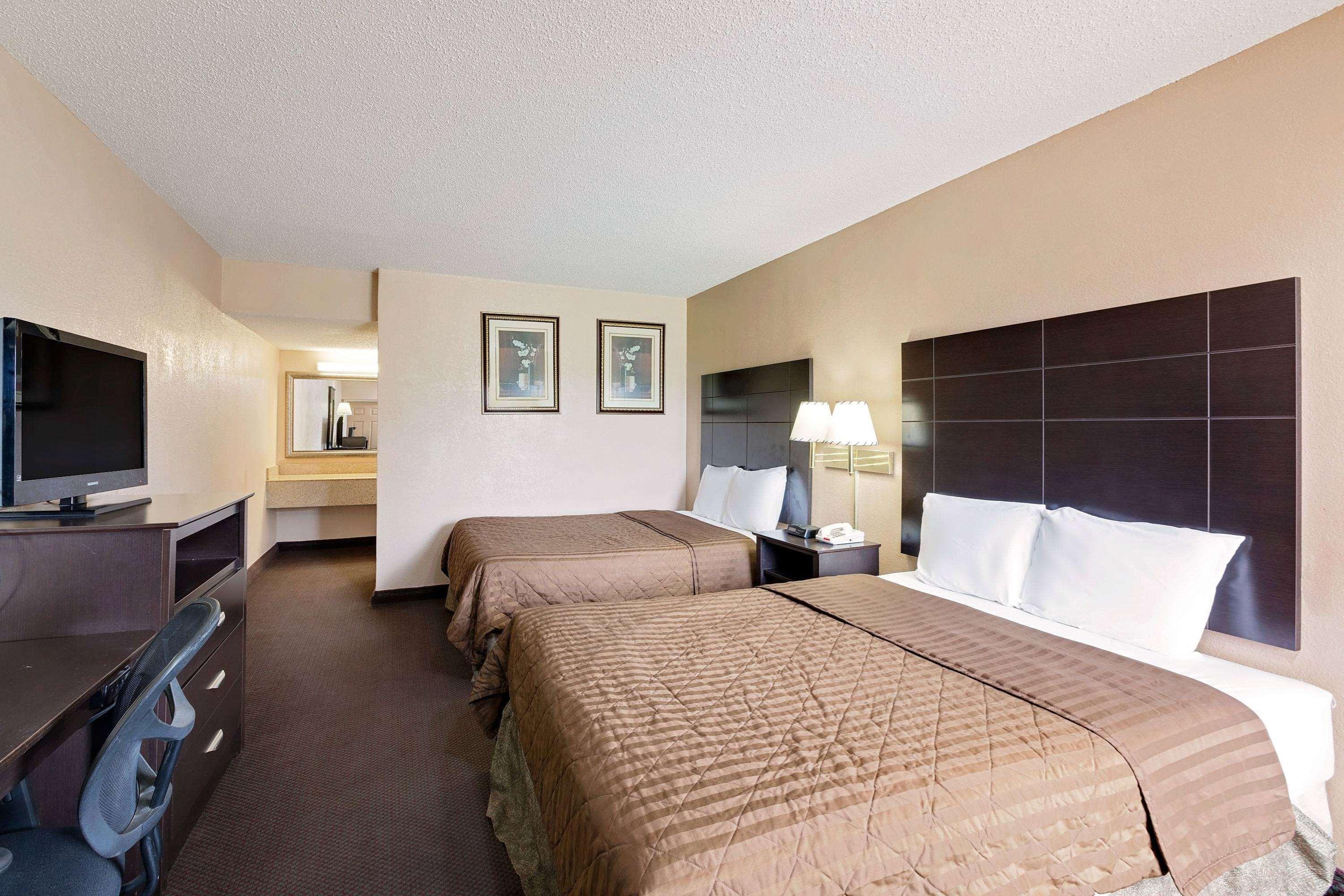 Travelodge By Wyndham אוזונה מראה חיצוני תמונה